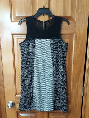 Xhilaration Sleeveless Black, White Pattern Stretch Dress, Soft Lace Size Medium